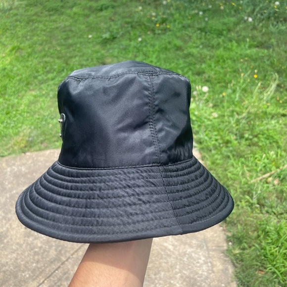 Black Prada bucket hat one size fits all like new - Picture 3 of 4